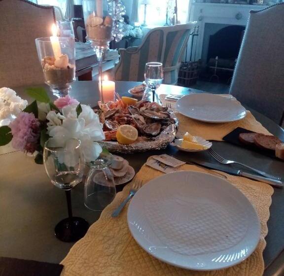 La Maison Du Phare De Honfleur Chambre D Hôtes B&b  Jacuzzi   Shabby Chic