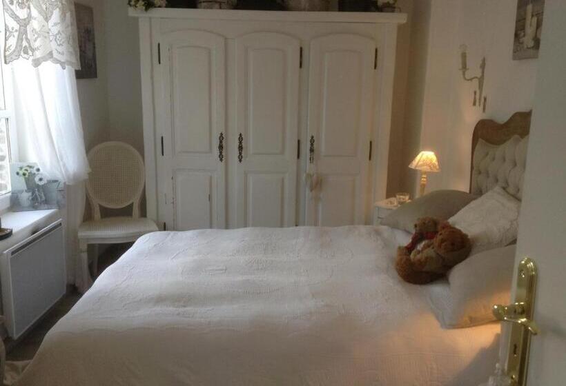 La Maison Du Phare De Honfleur Chambre D Hôtes B&b  Jacuzzi   Shabby Chic