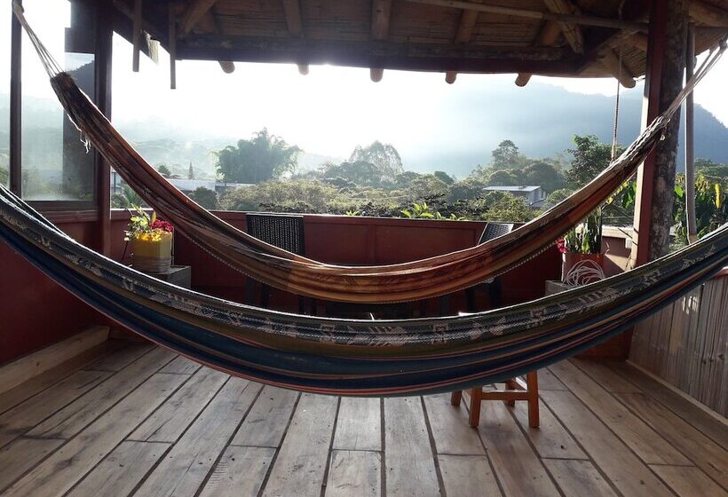 Biohostal Mindo Cloud Forest