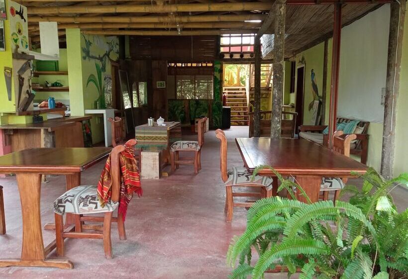 Biohostal Mindo Cloud Forest