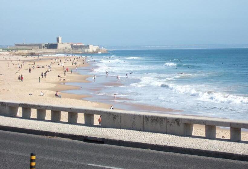 Carcavelos Surf Hostel And Surf Camp