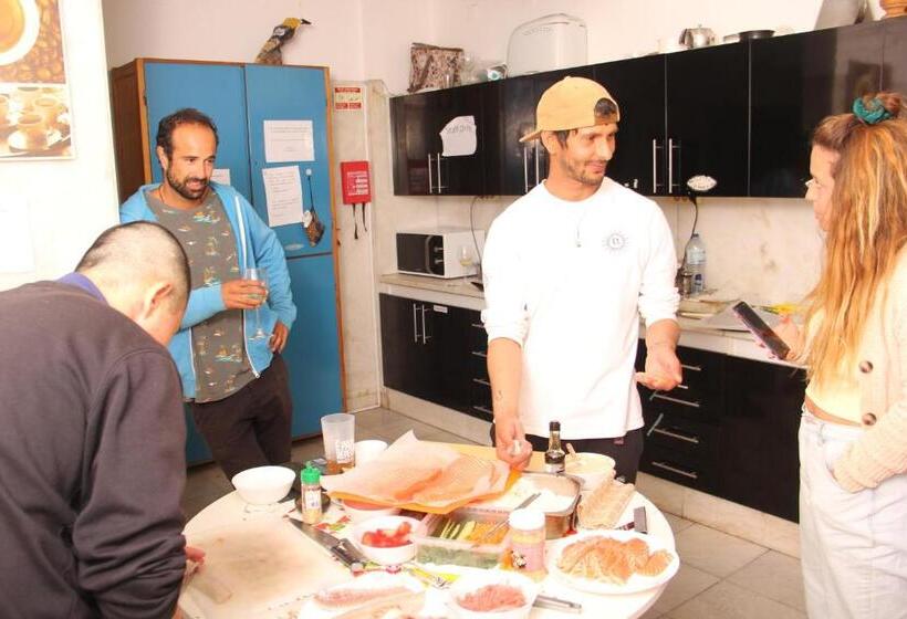 Carcavelos Surf Hostel And Surf Camp