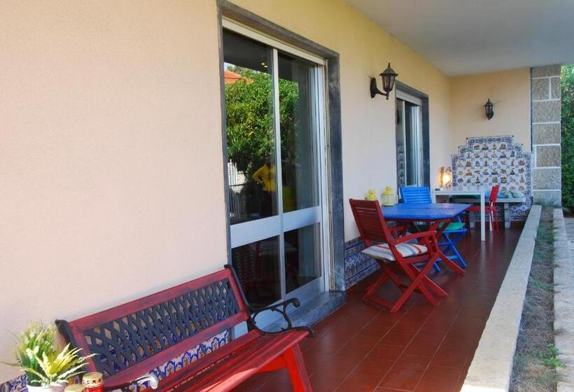 Carcavelos Surf Hostel And Surf Camp