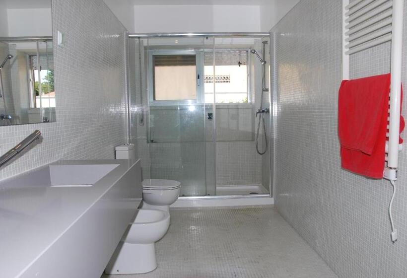 Carcavelos Surf Hostel And Surf Camp