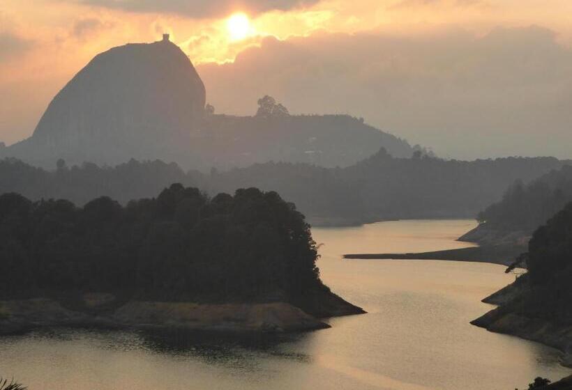 Casa Kayam Hostal Y Residencia Artística