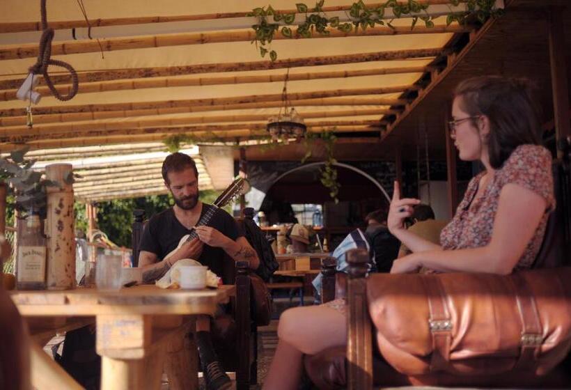 Casa Kayam Hostal Y Residencia Artística