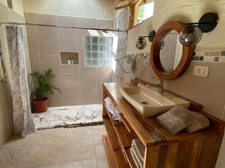 مسافرخانه Hosteria Colibri Aeropuerto