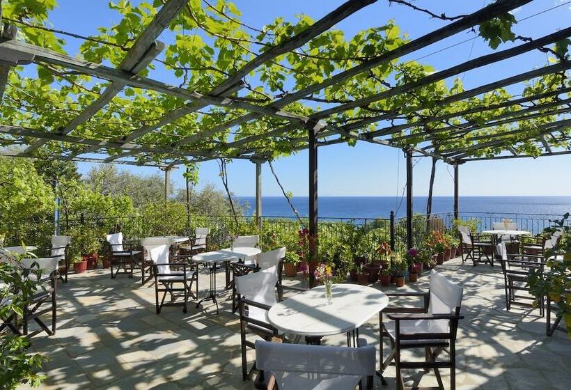 فندق Agnadi   Horefto