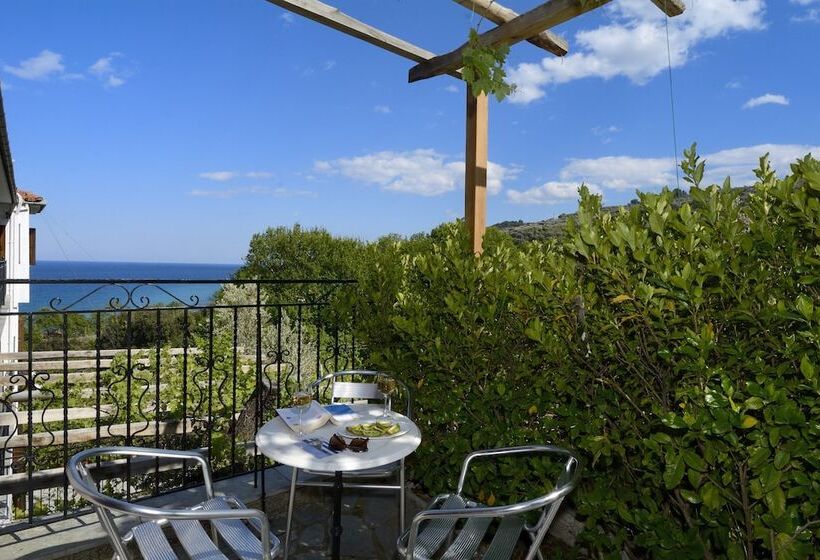 هتل Agnadi   Horefto