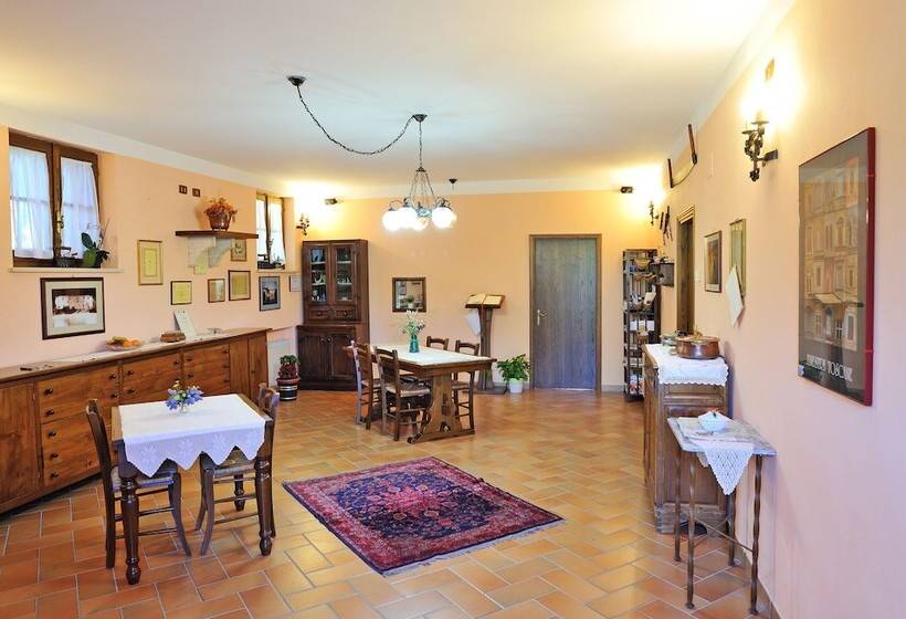 Отель Agriturismo La Buca Di Bellugi