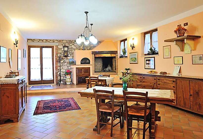 Отель Agriturismo La Buca Di Bellugi