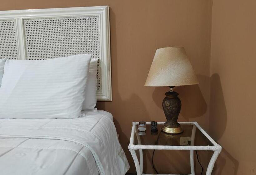 Hotel Bamboo Aeropuerto