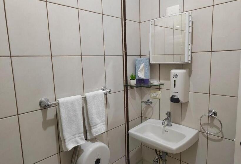 Hotel Bamboo Aeropuerto