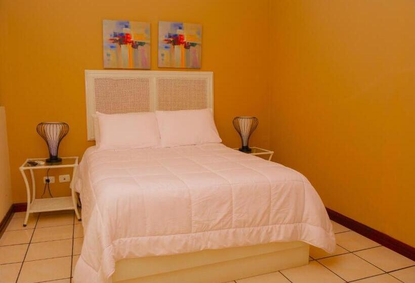 Hotel Bamboo Aeropuerto