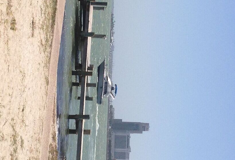 فندق Capri Beach