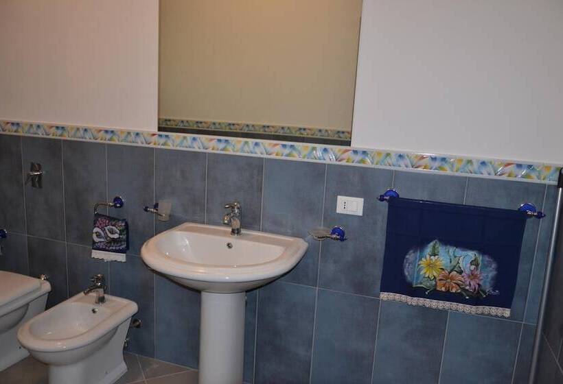 בית מלון כפרי Case Vacanza Torre Lupa