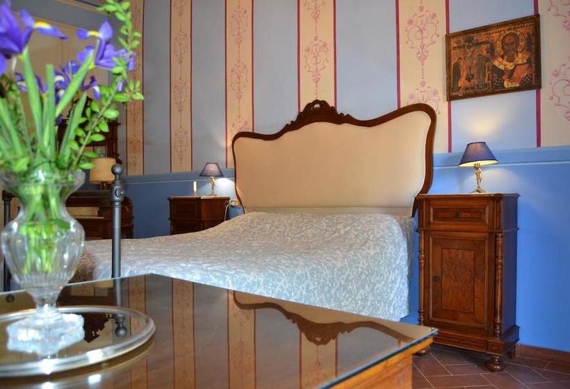 هتل Charming Villa Marcialla