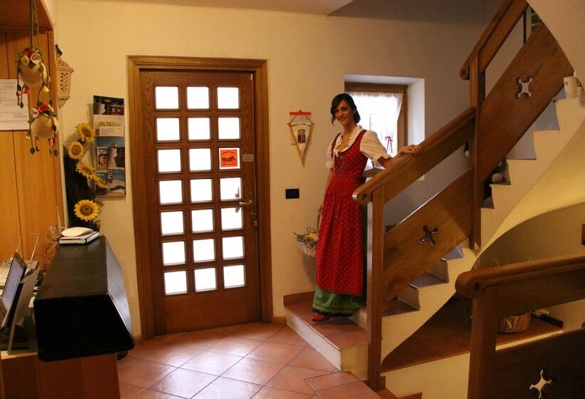 בית מלון כפרי Garni Biancaneve Ruffrè Mendola