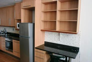 هتل Glaston House 206 Apartment