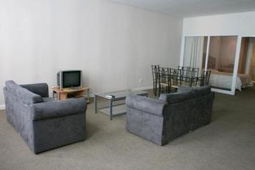 هتل Glaston House 206 Apartment