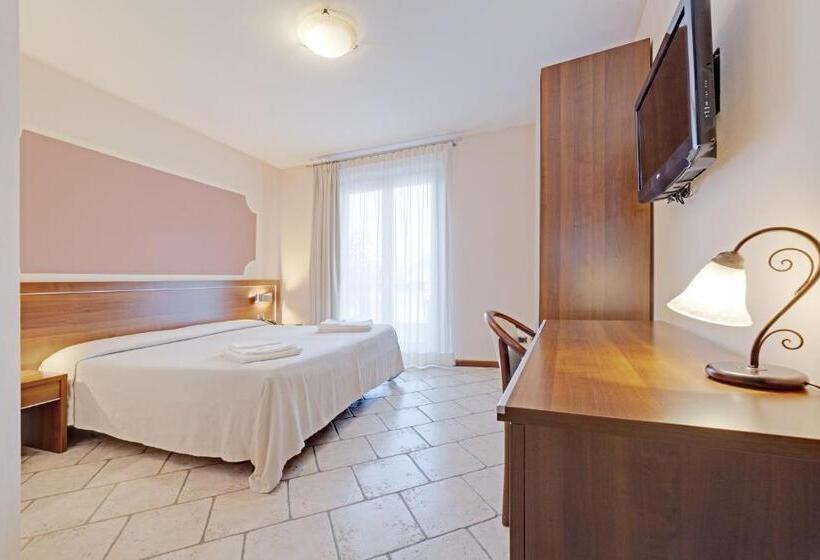 Отель Grotto Bagat