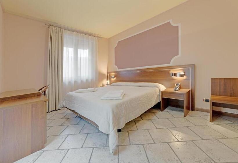 Отель Grotto Bagat