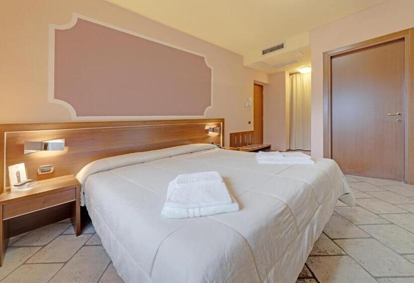 Отель Grotto Bagat