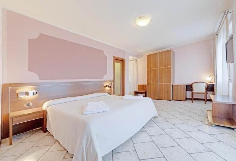 Отель Grotto Bagat