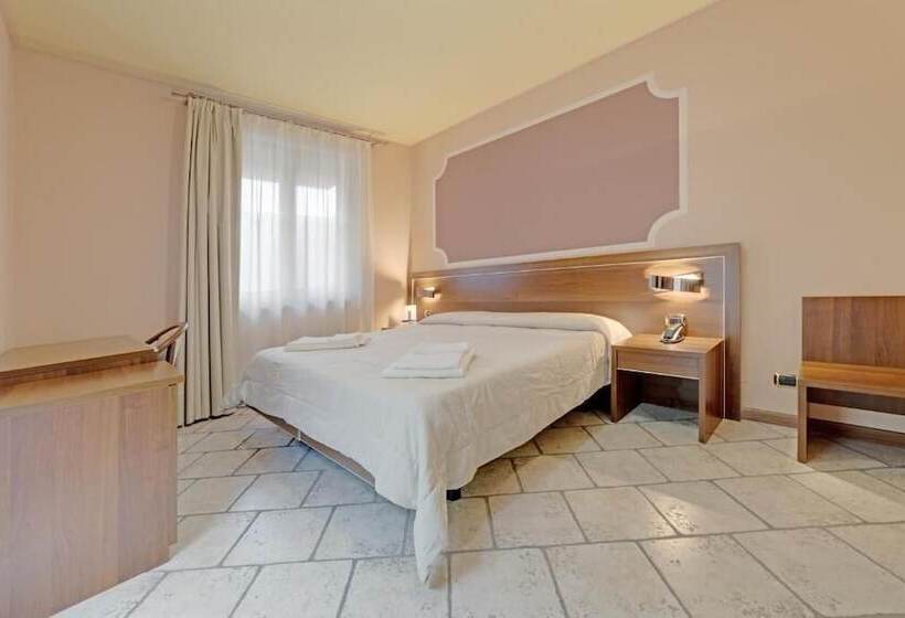 Отель Grotto Bagat