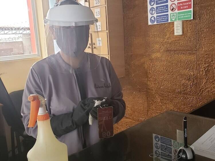 호텔 Hostal Antares