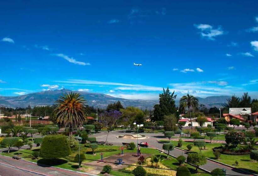 هتل Hostal El Parque Tababela