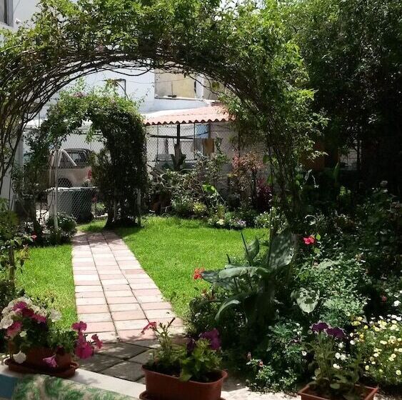 호텔 Hostal El Parque Tababela