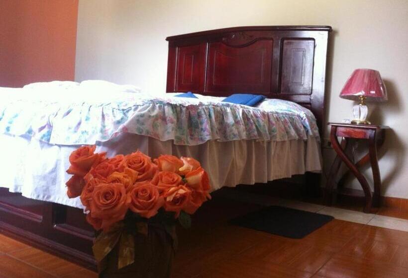 هتل Hostal Jora Continental