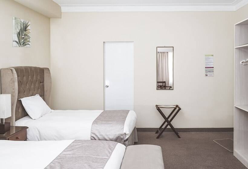 ホテル Hostal Lirium