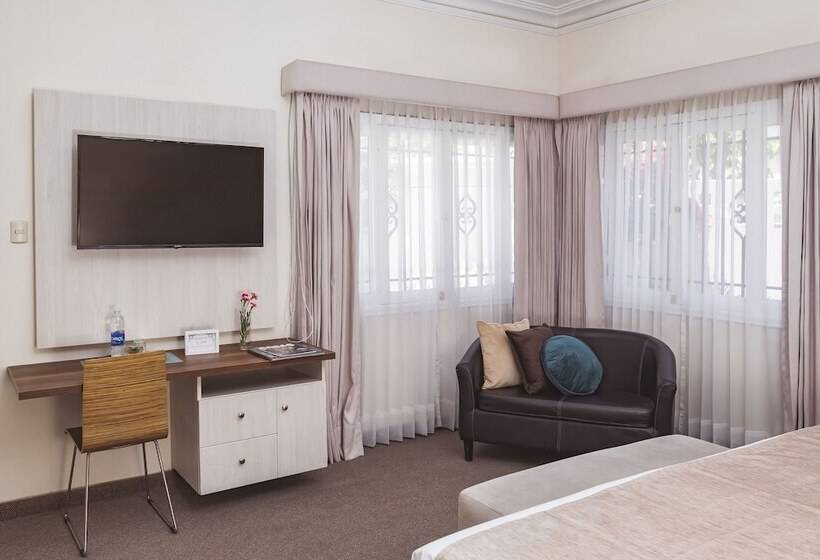 ホテル Hostal Lirium