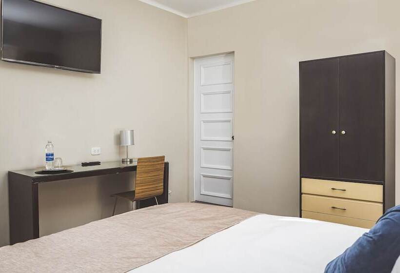 ホテル Hostal Lirium