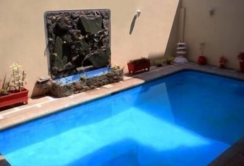 هتل Hostal Perla Real Inn