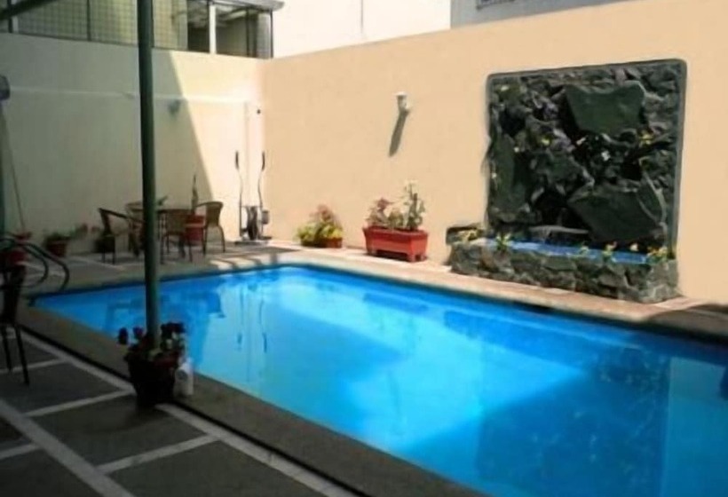 هتل Hostal Perla Real Inn