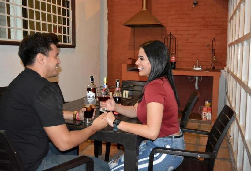 فندق Hostal Villa 97