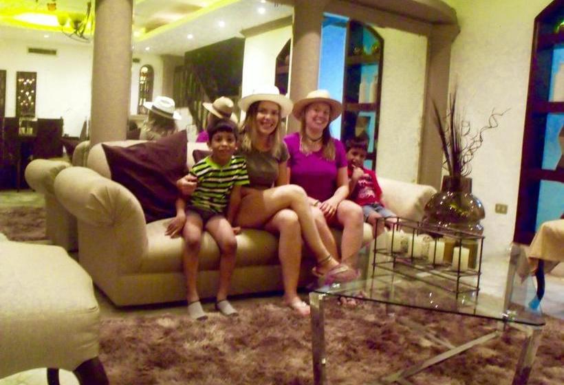 فندق Hostal Villa 97