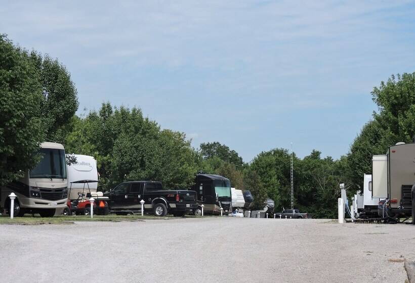 בית מלון כפרי Indian Hills Inn & Rv Park