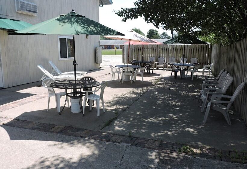 בית מלון כפרי Indian Hills Inn & Rv Park