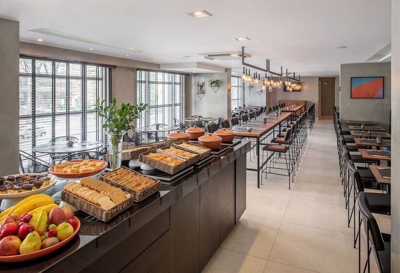 ホテル Intercity Curitiba Centro Civico