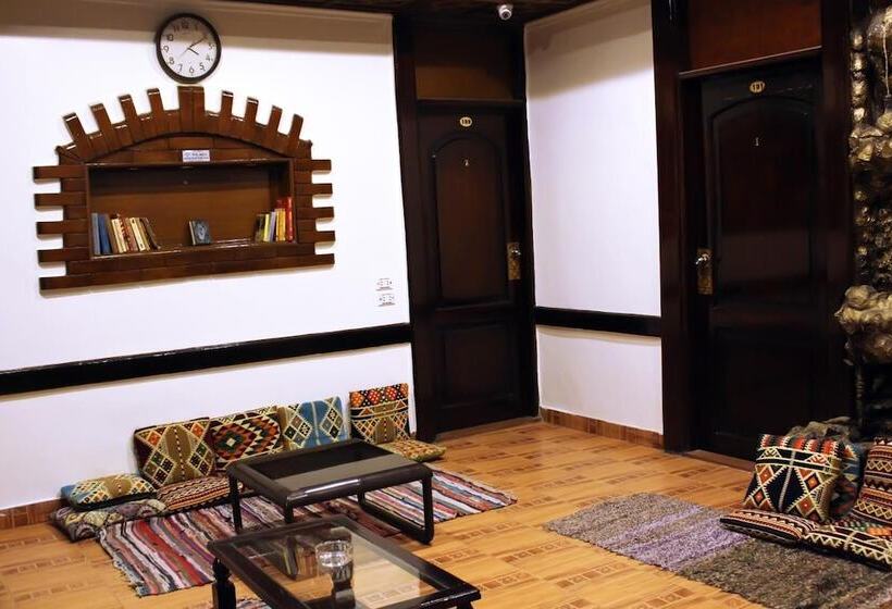 هتل Kings Palace Castle