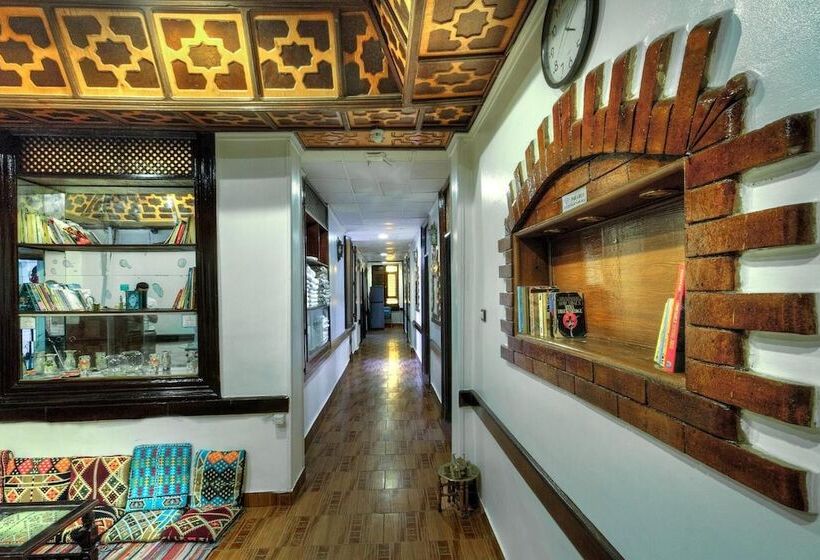 هتل Kings Palace Castle