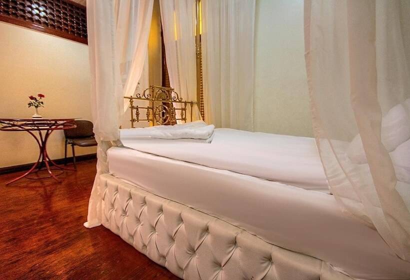 هتل Kings Palace Castle