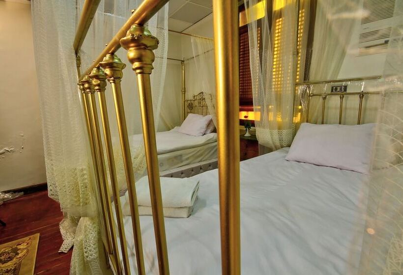 هتل Kings Palace Castle