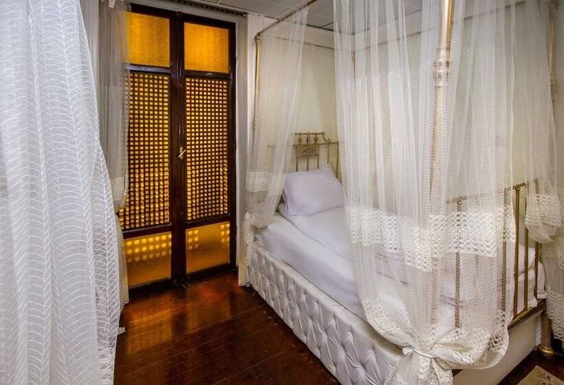 هتل Kings Palace Castle