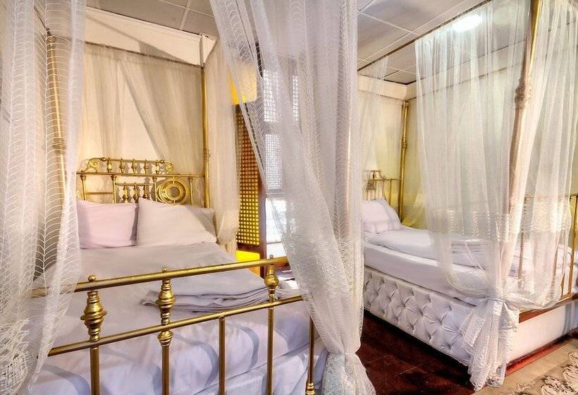 هتل Kings Palace Castle