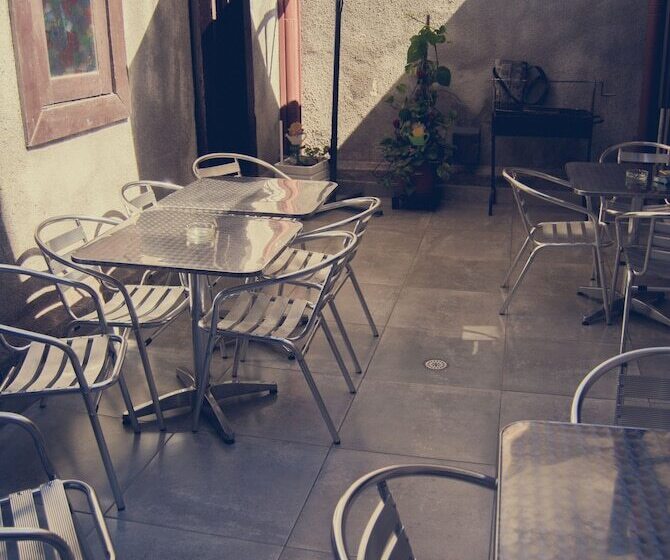 هتل Landay Hostel